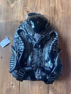 3D Xenomorph Shaped Alien Backpack Black Silvery Novelty Daypack